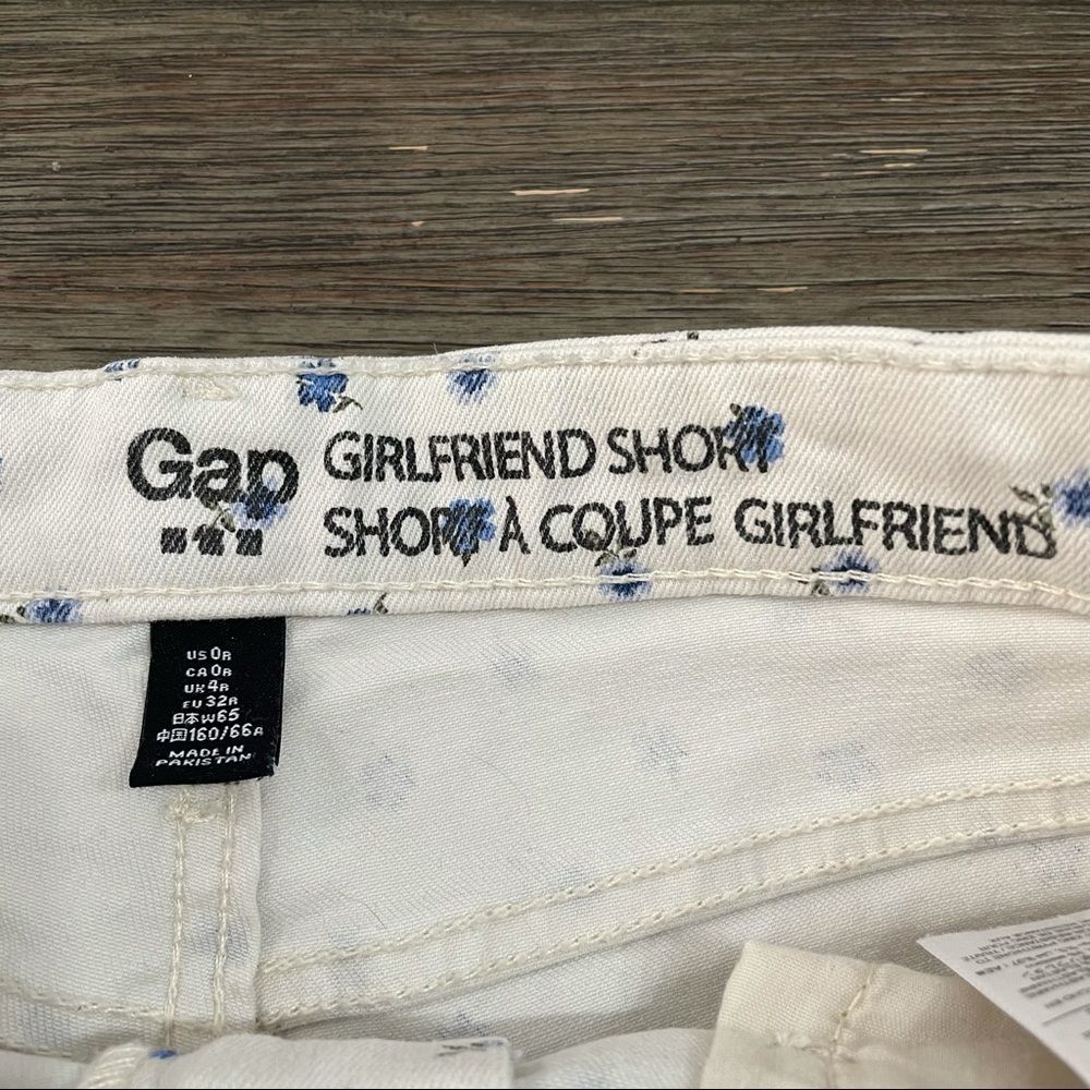 GAP Shorts Girlfriend Floral Jean Short - Picture 2 of 8